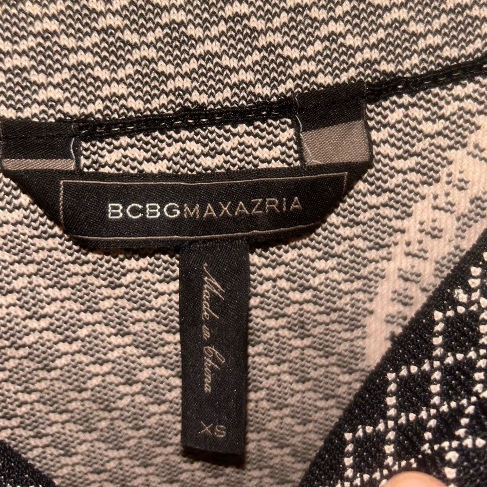 BCBGMaxAzria Black and White Cap Sleeve Dress - Picture 3 of 16